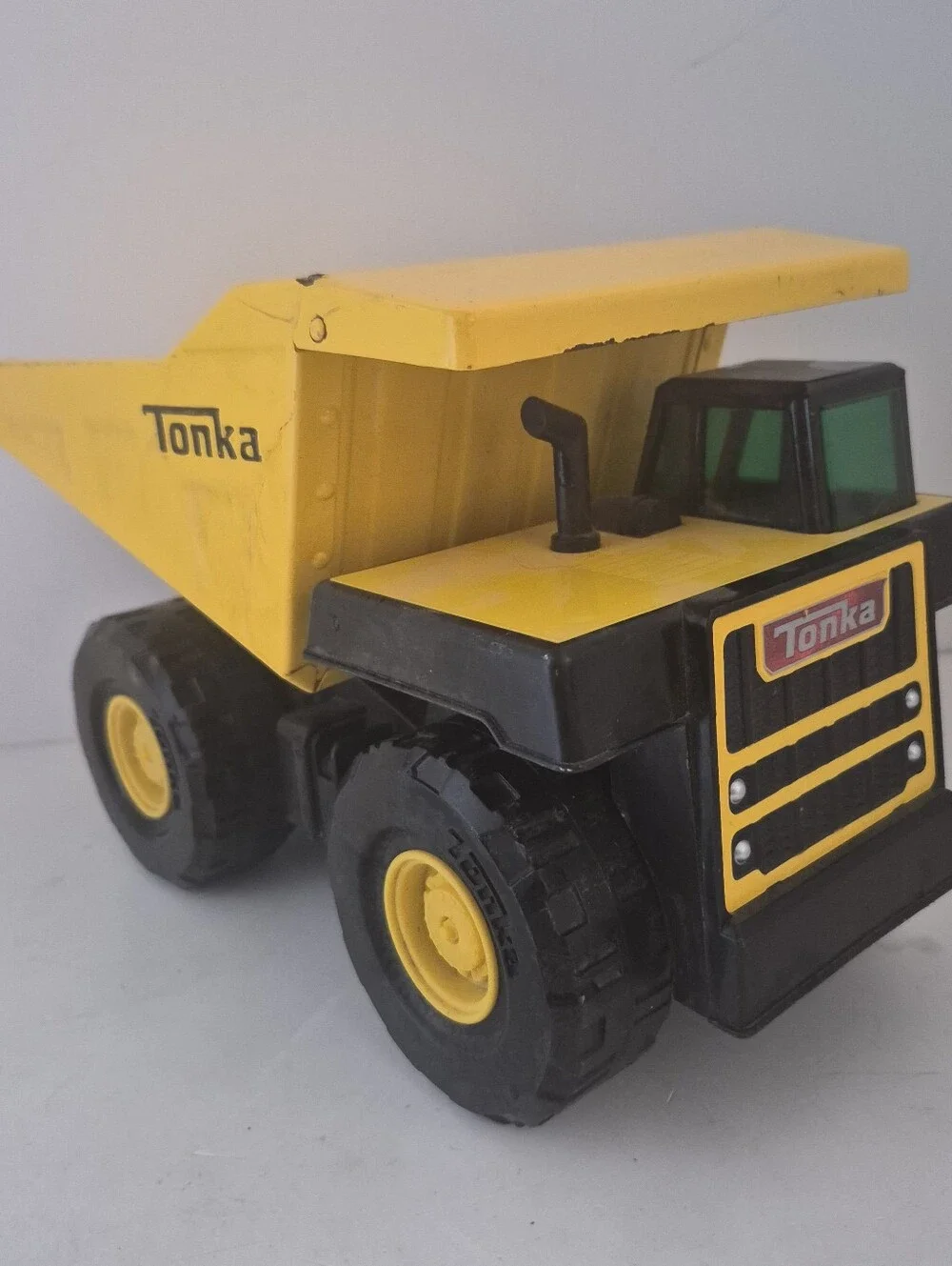 2009 Tonka Dump Truck Large Plastic Body with Metal Dump Bed 04738